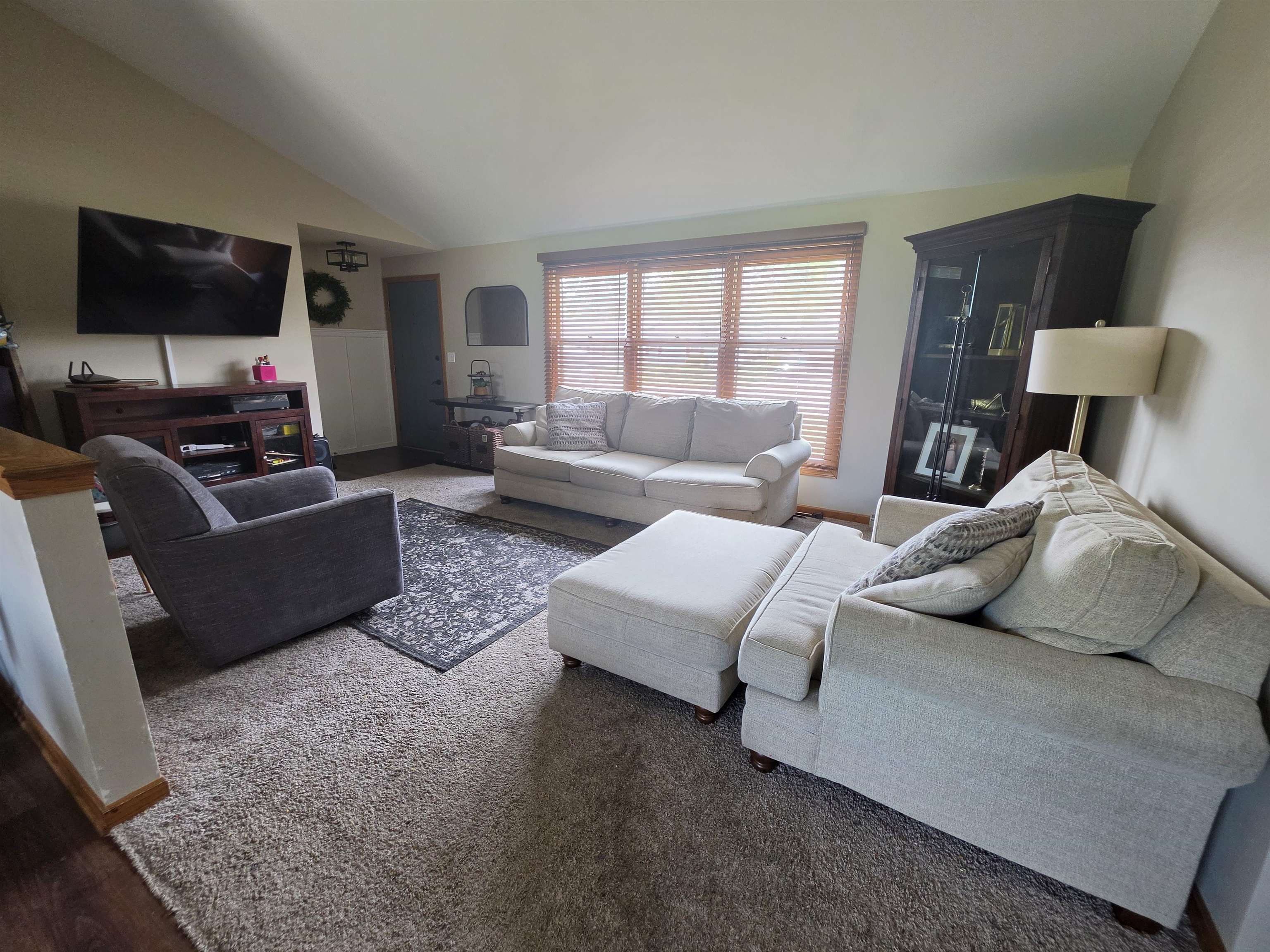1264 Blue Ridge Drive Green Bay, WI 54304 - Photo 4 of 8
