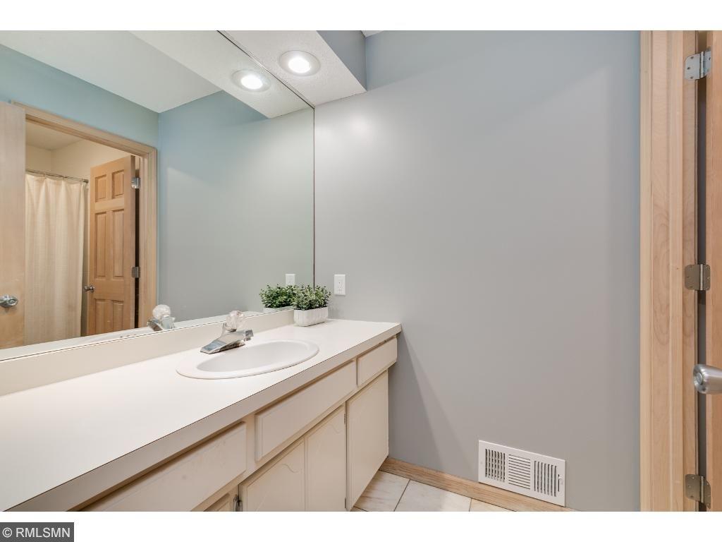 2210 Pine Island Road Minnetonka, MN 55305 - Photo 13 of 24