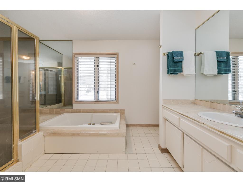 2210 Pine Island Road Minnetonka, MN 55305 - Photo 15 of 24