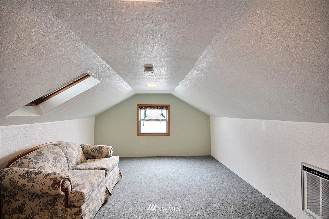 2018 Northeast 12th Street Renton, WA 98056 - Photo 12 of 17 Gallery Image 12