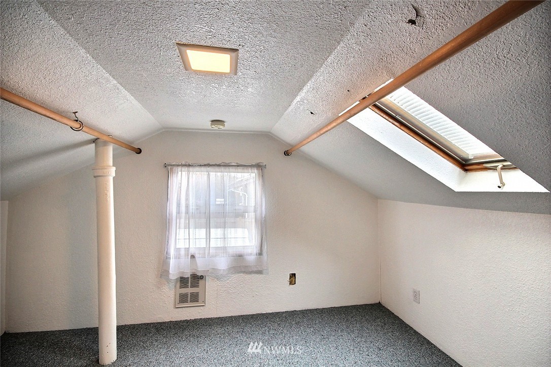 2018 Northeast 12th Street Renton, WA 98056 - Photo 13 of 17 Gallery Image 13