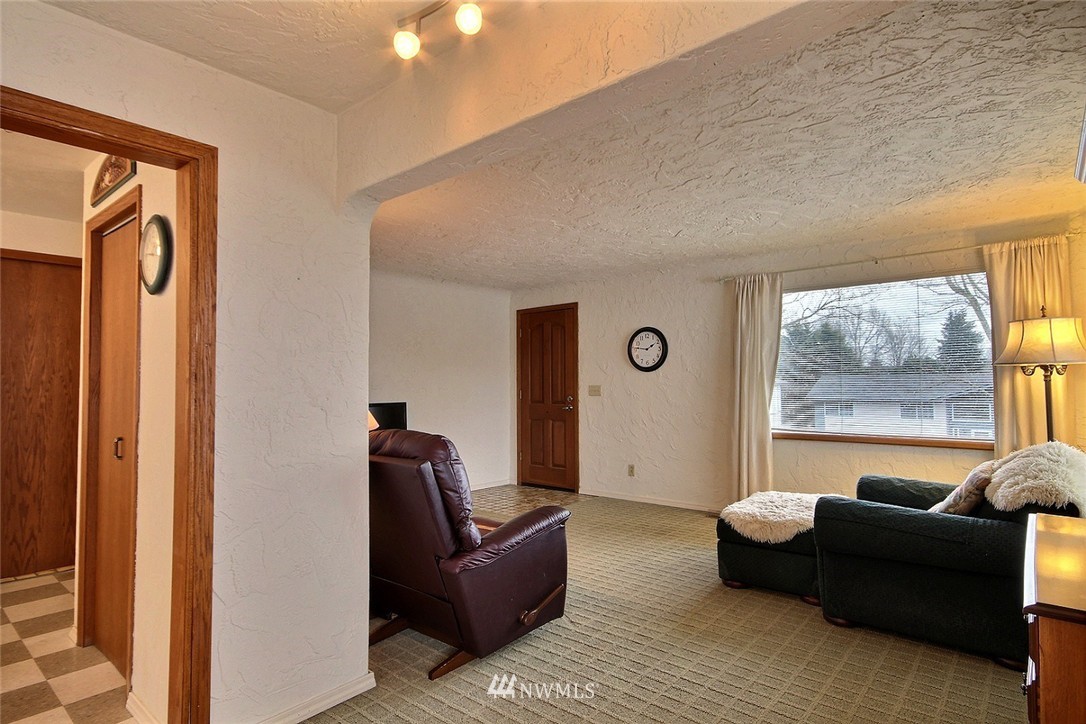 2018 Northeast 12th Street Renton, WA 98056 - Photo 4 of 17 Gallery Image 4