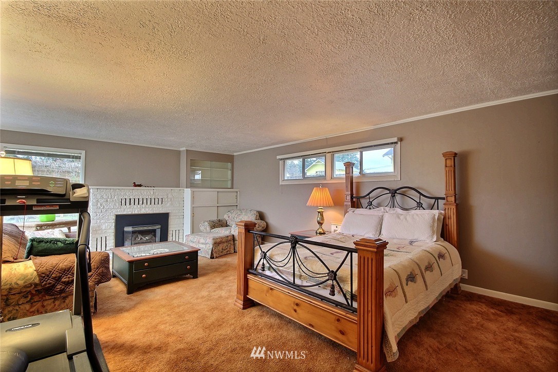 2018 Northeast 12th Street Renton, WA 98056 - Photo 9 of 17 Gallery Image 9