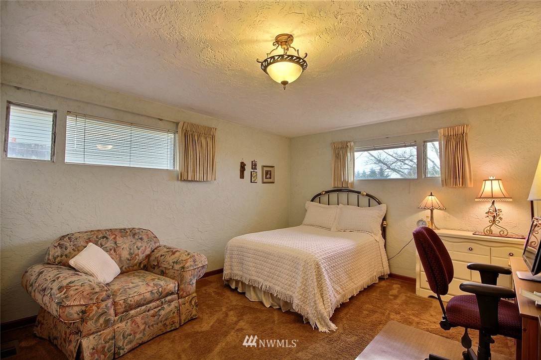 2018 Northeast 12th Street Renton, WA 98056 - Photo 10 of 17 Gallery Image 10