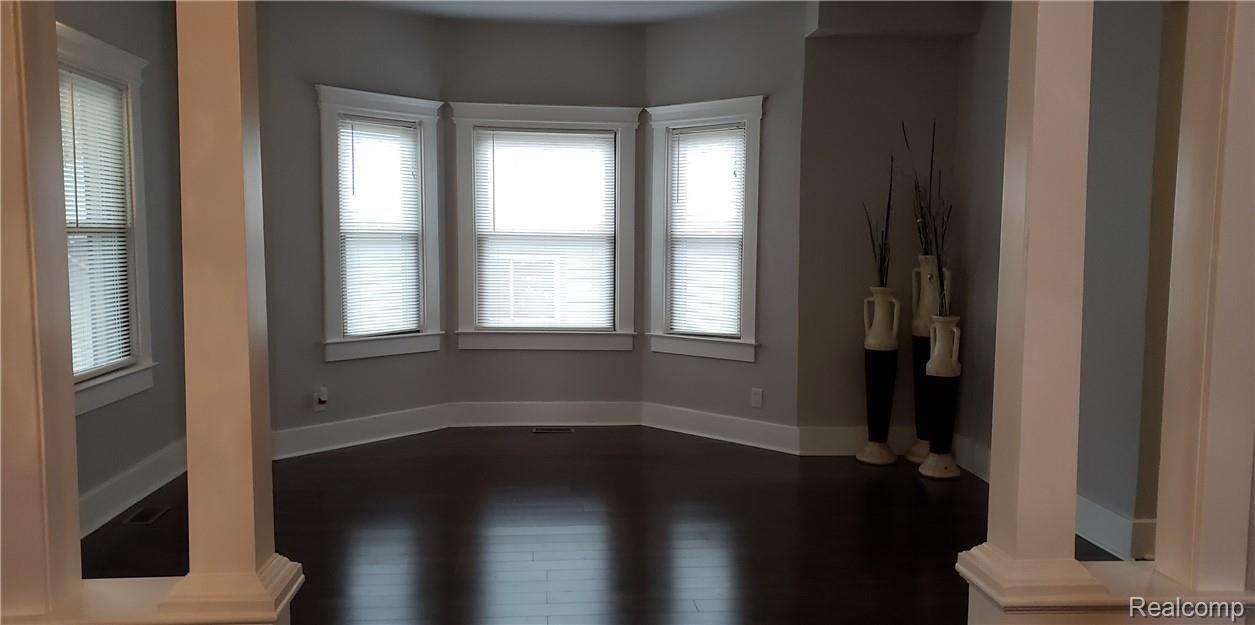 16022 Allen Road Taylor, MI 48180 - Photo 13 of 42 LIVING ROOM
