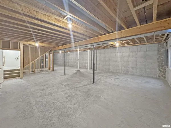 $379,500 | 28 Neylon Street, Mount Sterling, IL 62353