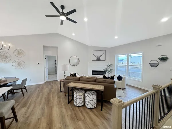 $379,500 | 28 Neylon Street, Mount Sterling, IL 62353