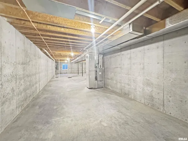 $379,500 | 28 Neylon Street, Mount Sterling, IL 62353