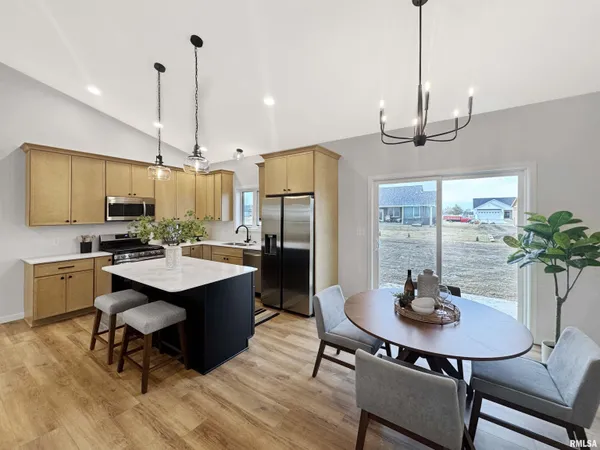 $379,500 | 28 Neylon Street, Mount Sterling, IL 62353