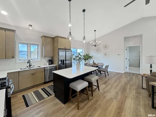 $379,500 | 28 Neylon Street, Mount Sterling, IL 62353