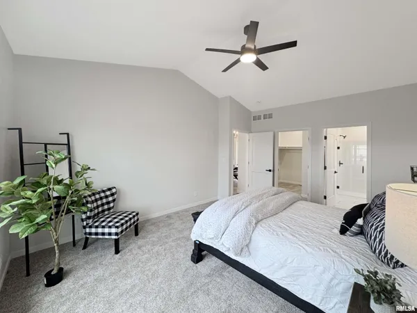 $379,500 | 28 Neylon Street, Mount Sterling, IL 62353