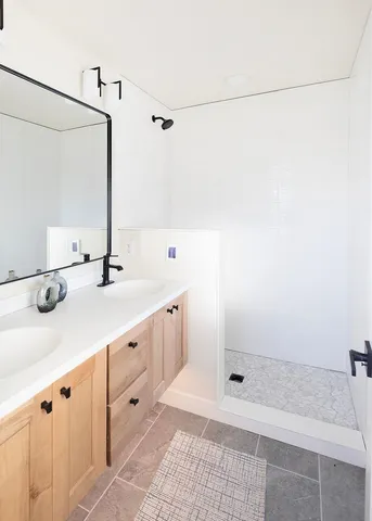 $774,000 | 118-124 East Lakeview Drive, Silver Bay, MN 55614