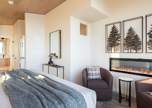 $774,000 | 118-124 East Lakeview Drive, Silver Bay, MN 55614