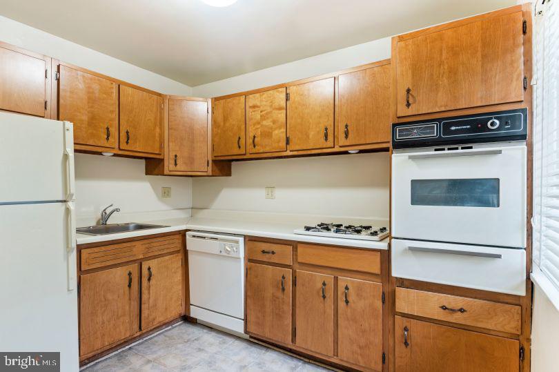 1920 North Calvert Street, Unit 2 BR 1 Arlington, VA 22201 - Photo 2 of 9 a kitchen with white cabinets and appliances
