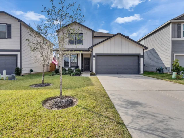 a front view of house with yard