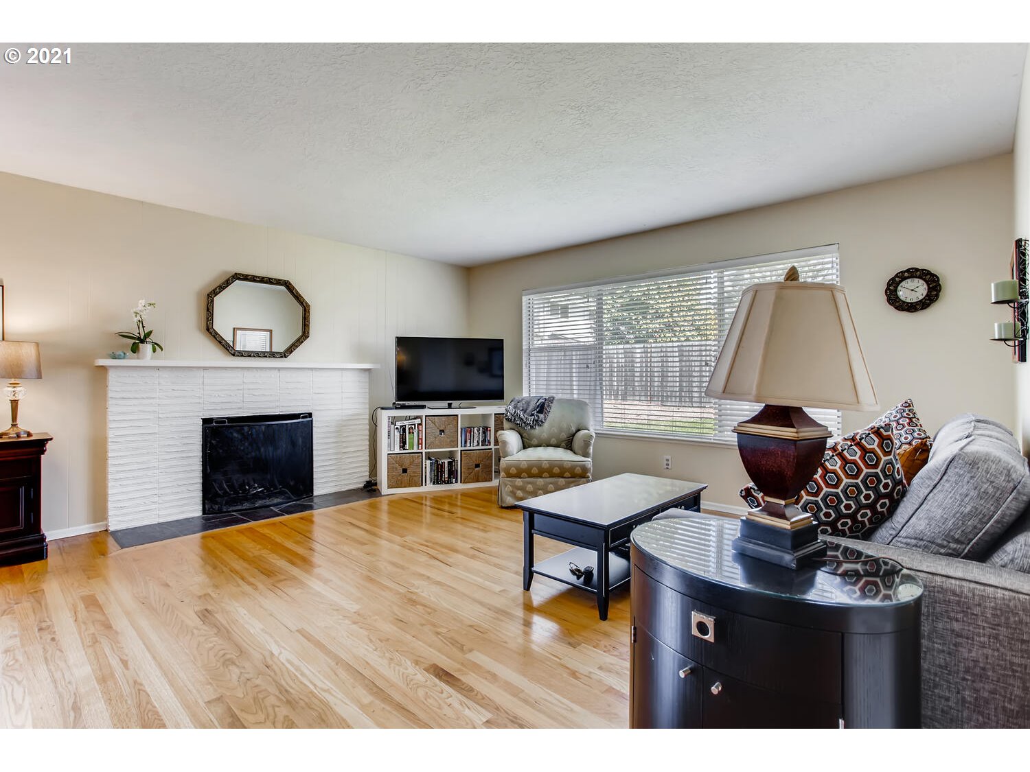 1430 Northwest Murray Road Portland, OR 97229 - Photo 5 of 19 Living Room