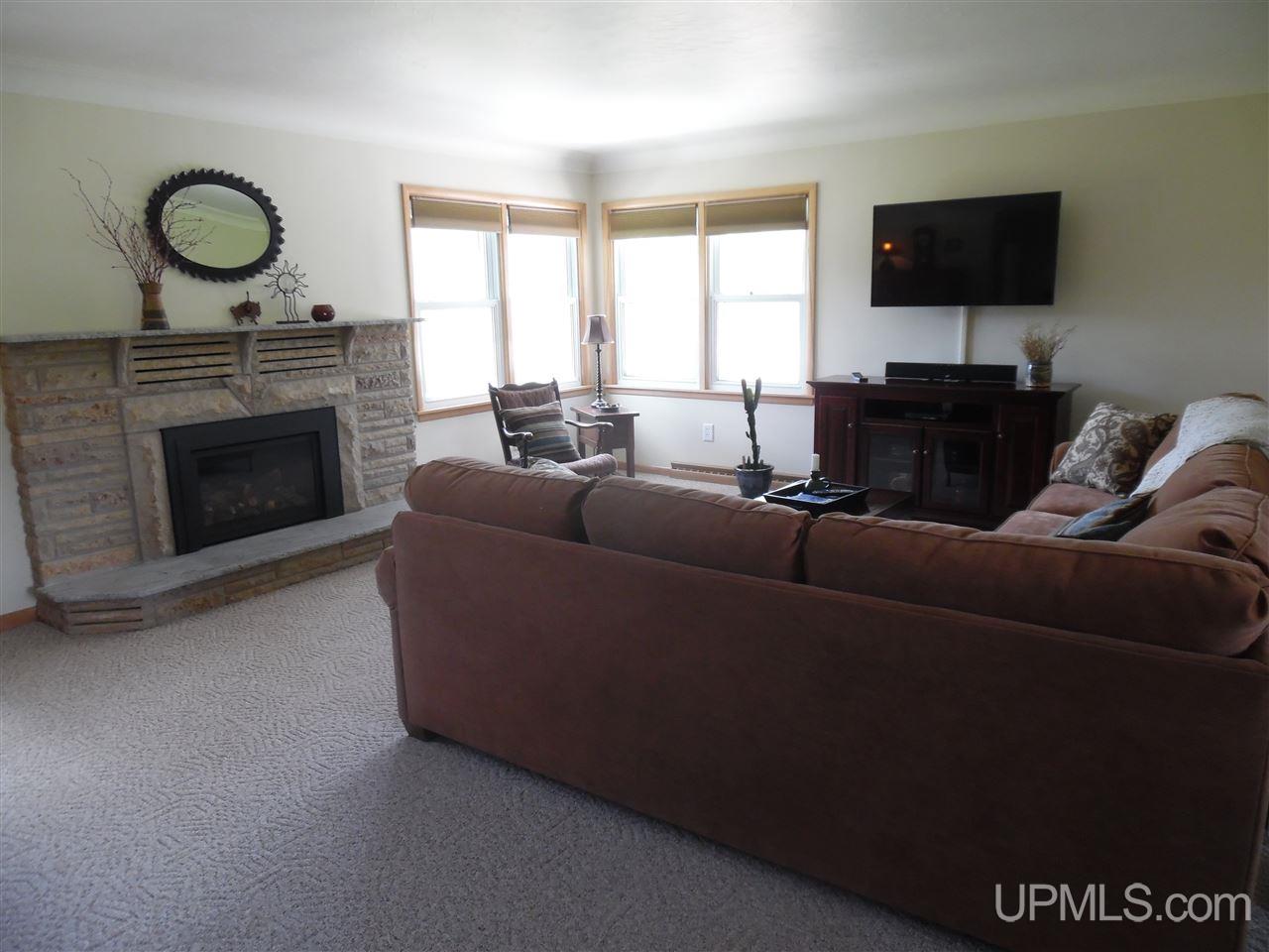3518 Co Road Cornell, MI 49818 - Photo 6 of 35