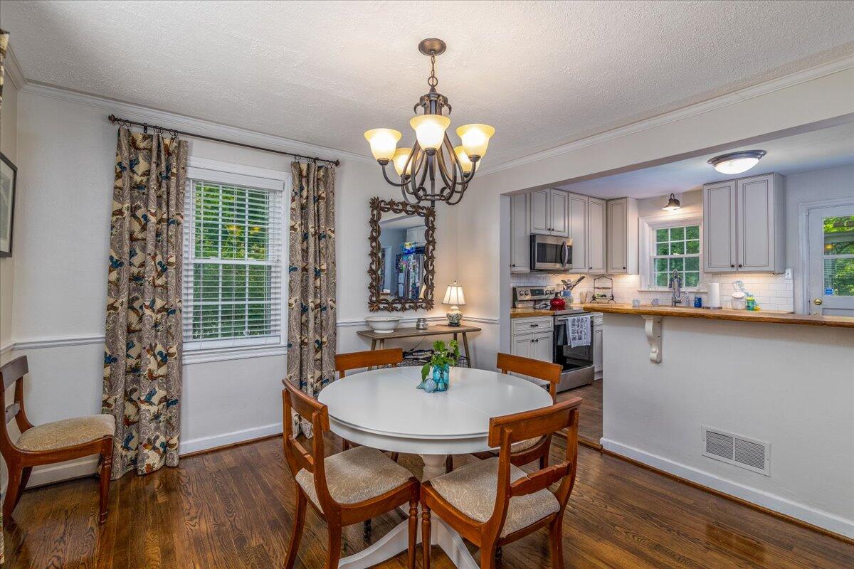 1941 Carlton Road Southwest Roanoke, VA 24015 - Photo 11 of 33 08-8-1941 Carlton Rd SW-6346-Edit