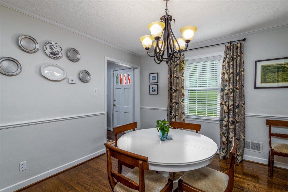 1941 Carlton Road Southwest Roanoke, VA 24015 - Photo 12 of 33 09-9-1941 Carlton Rd SW-6349-Edit