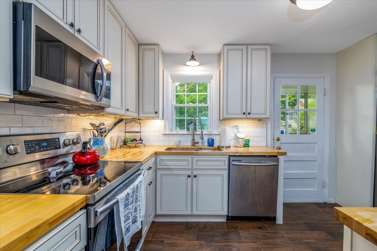 1941 Carlton Road Southwest Roanoke, VA 24015 - Photo 13 of 33 10-10-1941 Carlton Rd SW-6352-Edit