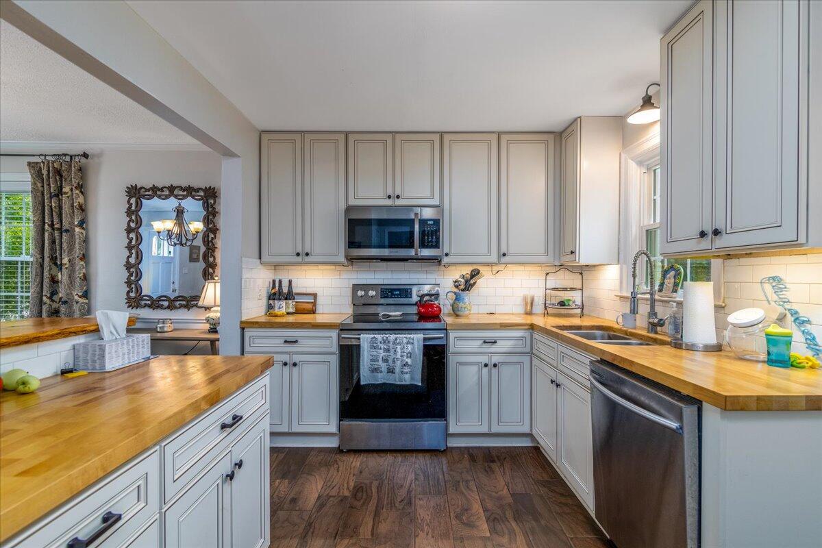 1941 Carlton Road Southwest Roanoke, VA 24015 - Photo 14 of 33 11-11-1941 Carlton Rd SW-6355-Edit