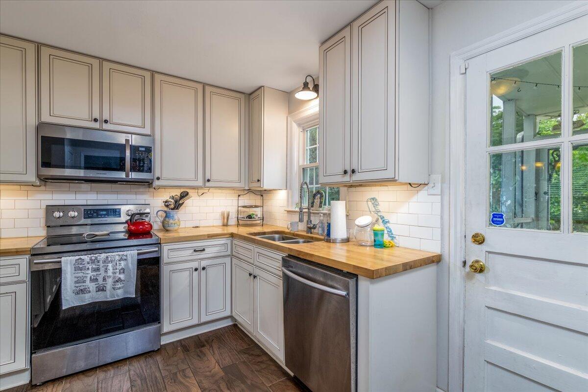 1941 Carlton Road Southwest Roanoke, VA 24015 - Photo 15 of 33 12-12-1941 Carlton Rd SW-6360-Edit
