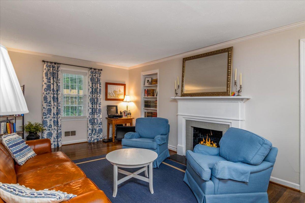 1941 Carlton Road Southwest Roanoke, VA 24015 - Photo 7 of 33 04-4-1941 Carlton Rd SW-6324-Edit-Edit
