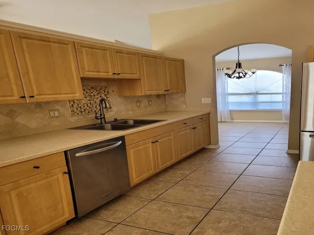 $2,450 | 4145 Southwest 9th Avenue, Cape Coral, FL 33914