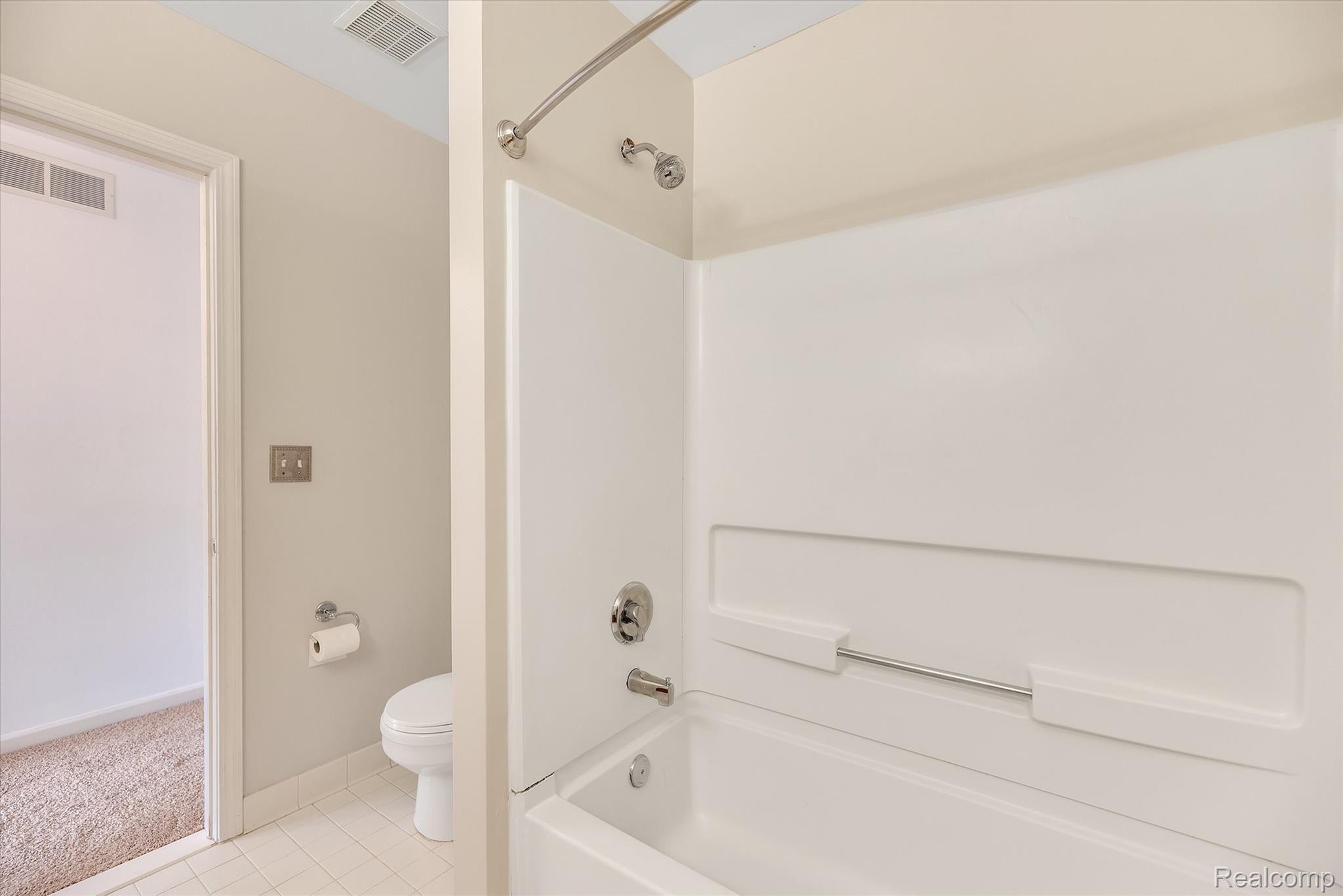 16810 Farmington Road Livonia, MI 48154 - Photo 26 of 41 27-16810-Farmington-Rd-WindowStill-Real-Estate-Photography-27.jpg