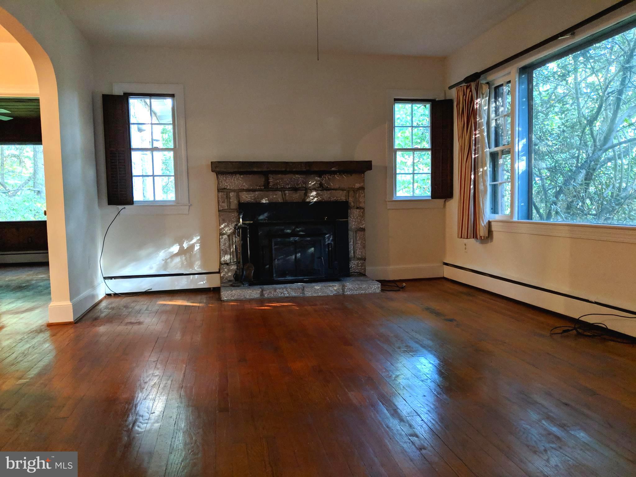 223 Butler Road Fredericksburg, VA 22405 - Photo 9 of 27 Living Room