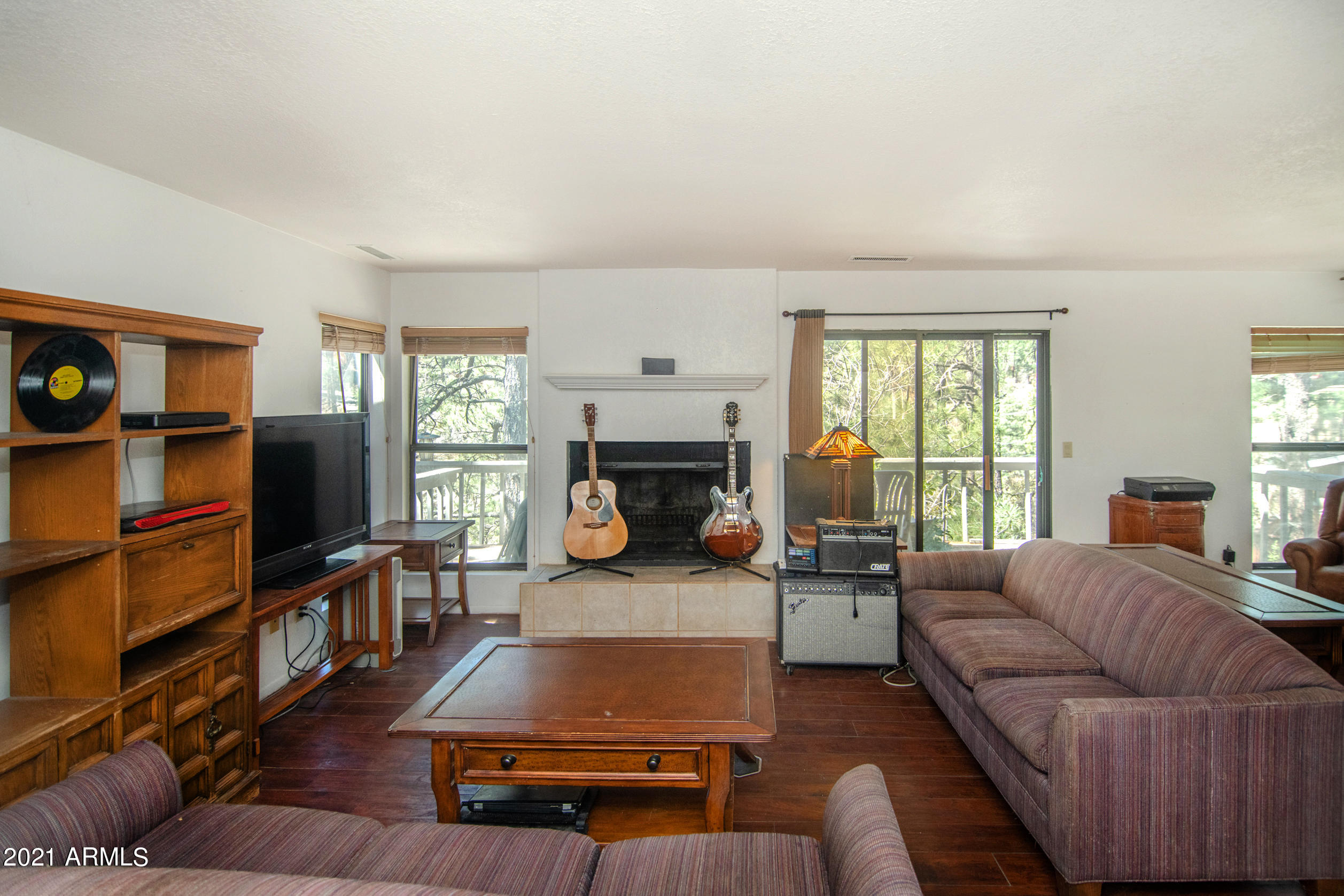 511 Turtleback Road Prescott, AZ 86303 - Photo 6 of 37 05_Living Room 01