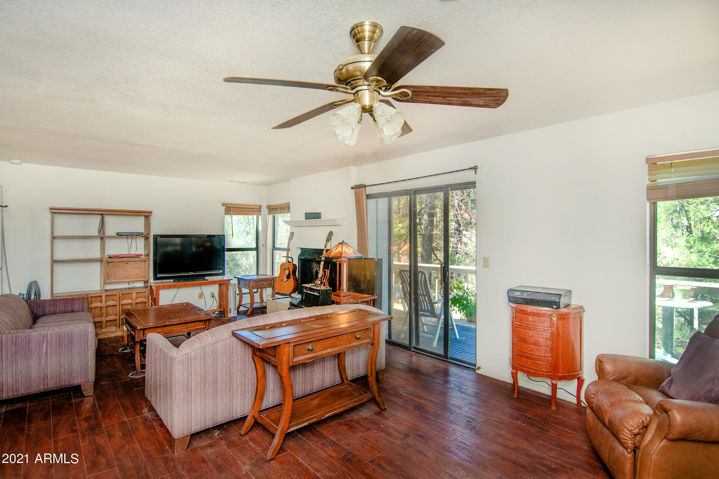 511 Turtleback Road Prescott, AZ 86303 - Photo 8 of 37 07_Living Room 02