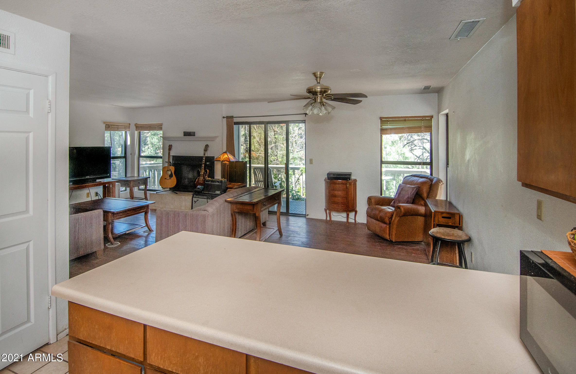 511 Turtleback Road Prescott, AZ 86303 - Photo 9 of 37 08_Living Room 03