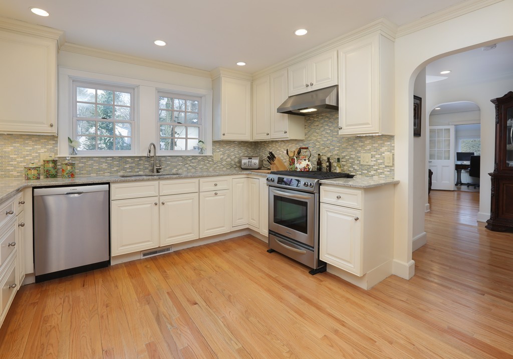 24 Shaw Road Wellesley, MA 02481 - Photo 3 of 15