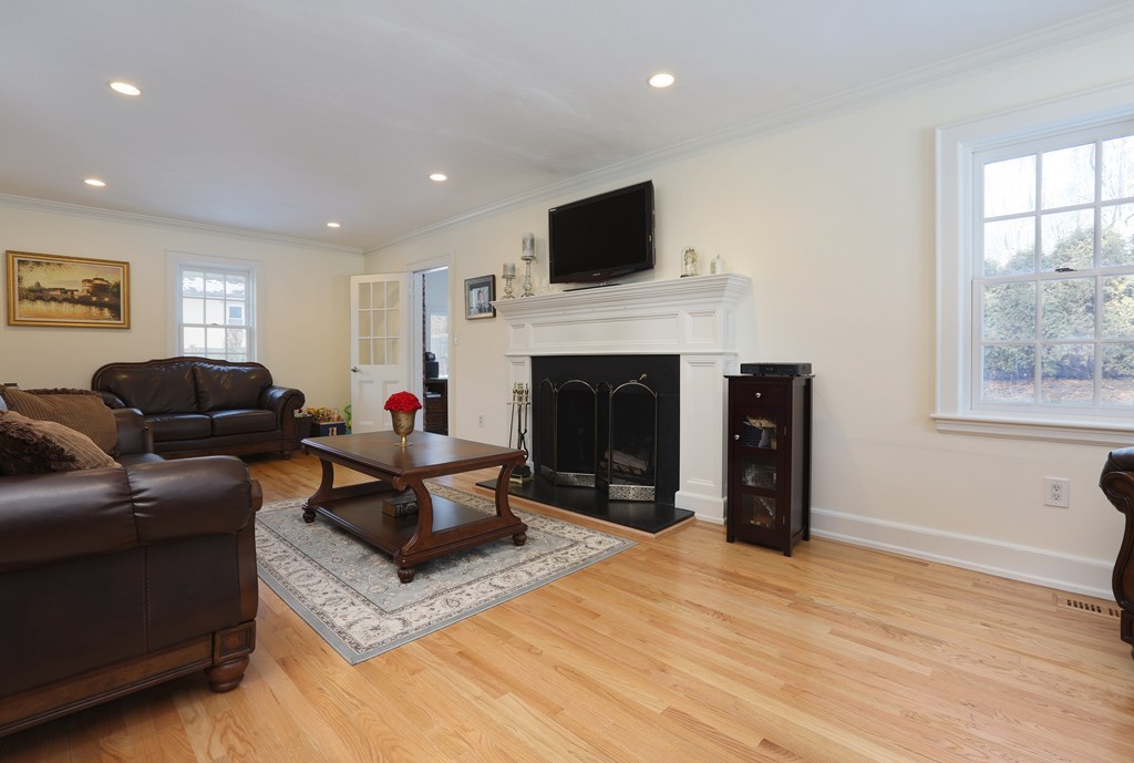24 Shaw Road Wellesley, MA 02481 - Photo 5 of 15