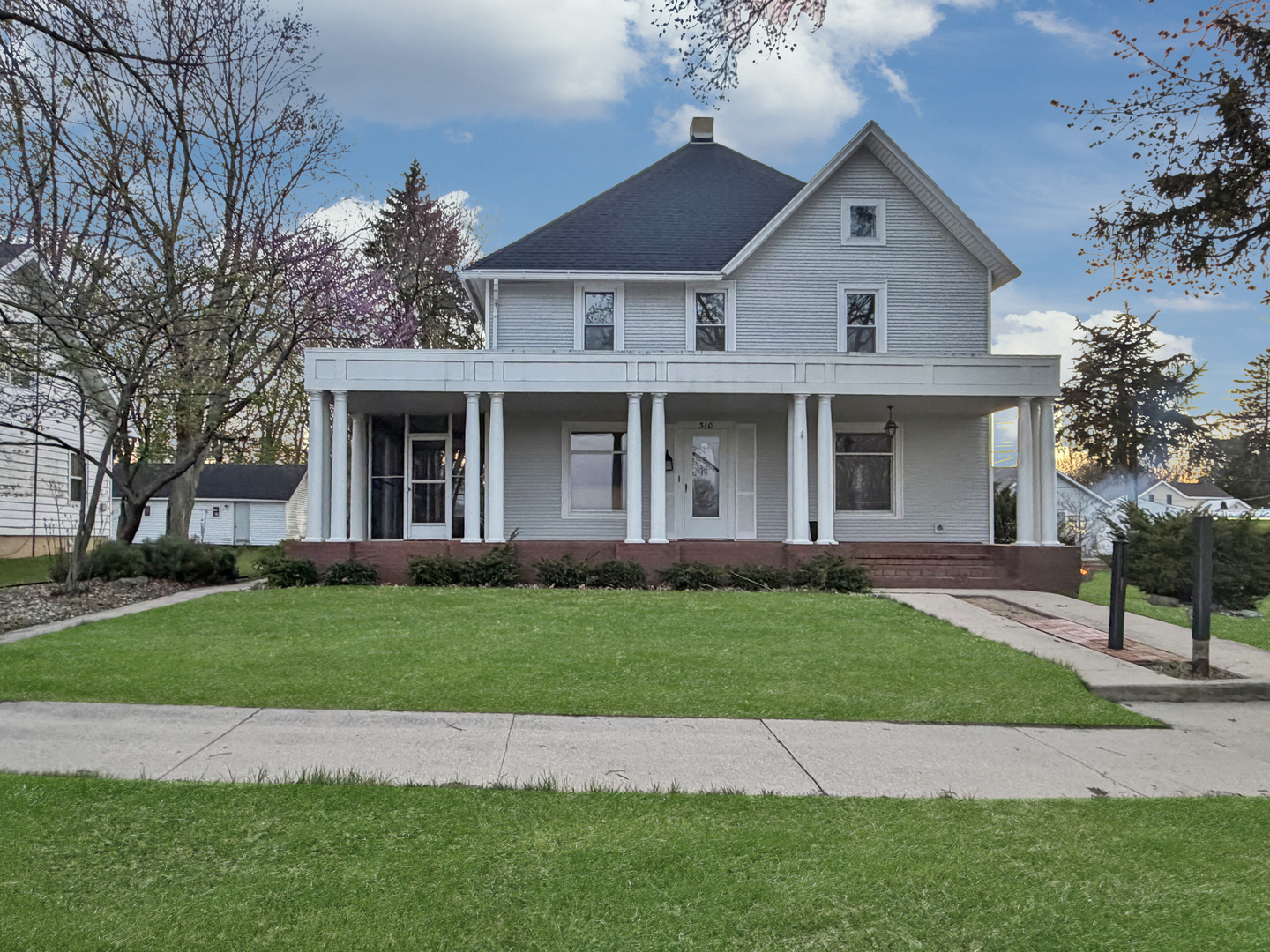 310 1st Avenue Forreston, IL 61030 - Photo 1 of 33 a front view of a house with a garden