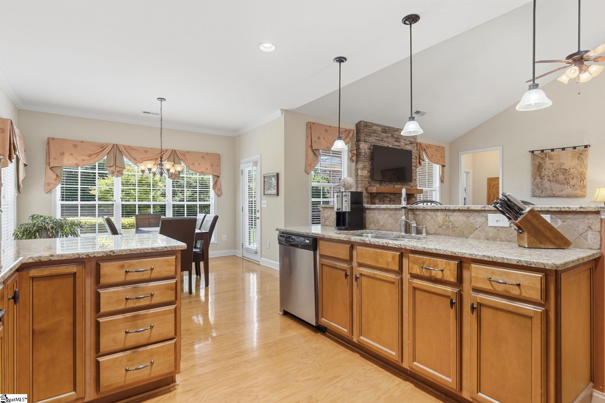 4 Cedarcrest Court Simpsonville, SC 29680 - Photo 12 of 37