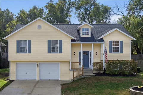 $330,000 | 1107 Huntington Lane, Greenwood, MO 64034