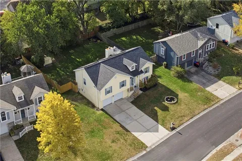 $330,000 | 1107 Huntington Lane, Greenwood, MO 64034