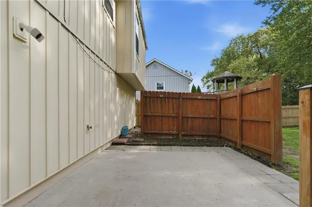 $330,000 | 1107 Huntington Lane, Greenwood, MO 64034