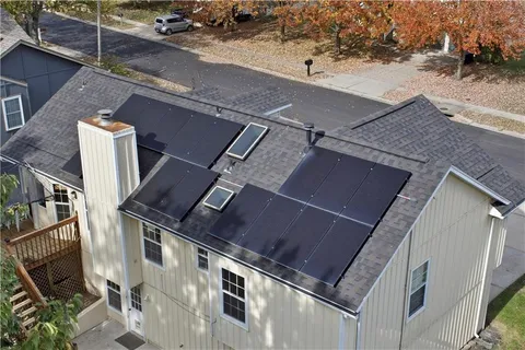 $330,000 | 1107 Huntington Lane, Greenwood, MO 64034