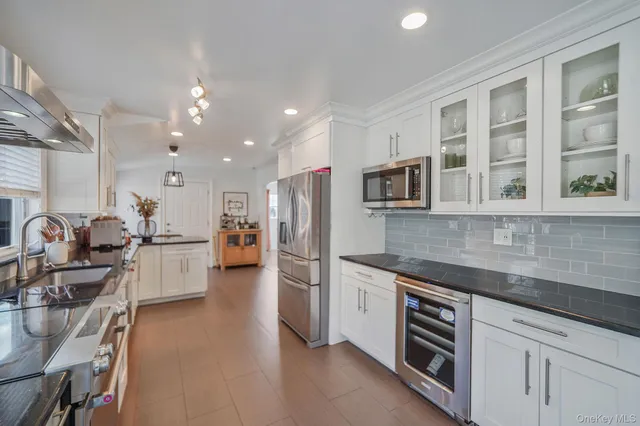 $749,999 | 10 Pickwick Court, Stony Brook, NY 11790