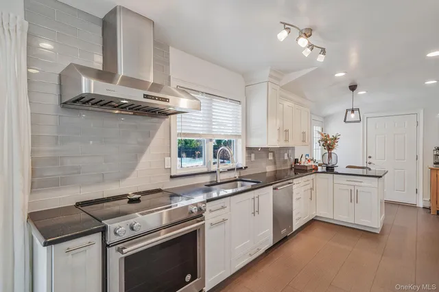 $749,999 | 10 Pickwick Court, Stony Brook, NY 11790