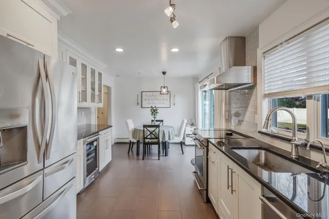 $749,999 | 10 Pickwick Court, Stony Brook, NY 11790