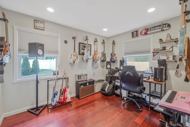 $749,999 | 10 Pickwick Court, Stony Brook, NY 11790