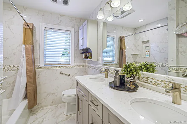 $749,999 | 10 Pickwick Court, Stony Brook, NY 11790