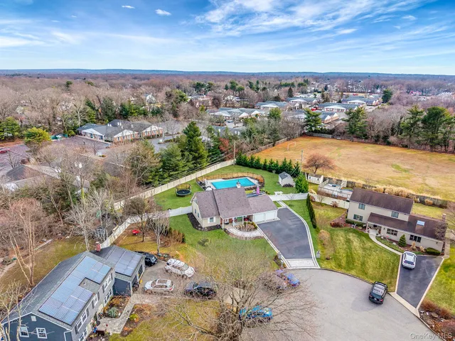 $749,999 | 10 Pickwick Court, Stony Brook, NY 11790