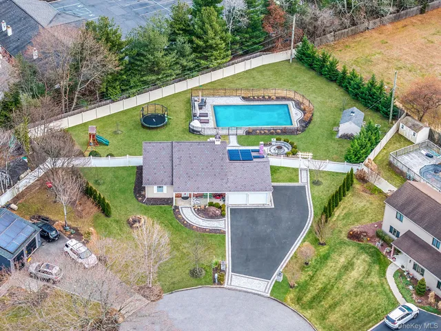 $749,999 | 10 Pickwick Court, Stony Brook, NY 11790