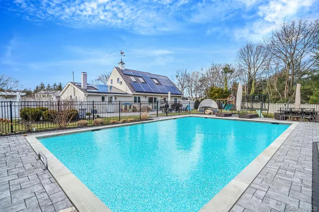 $749,999 | 10 Pickwick Court, Stony Brook, NY 11790