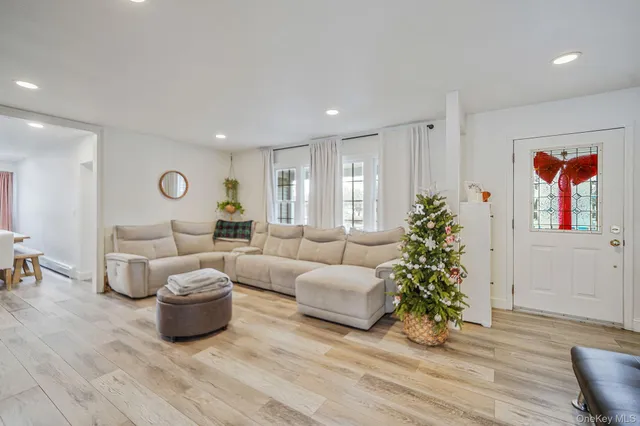 $749,999 | 10 Pickwick Court, Stony Brook, NY 11790